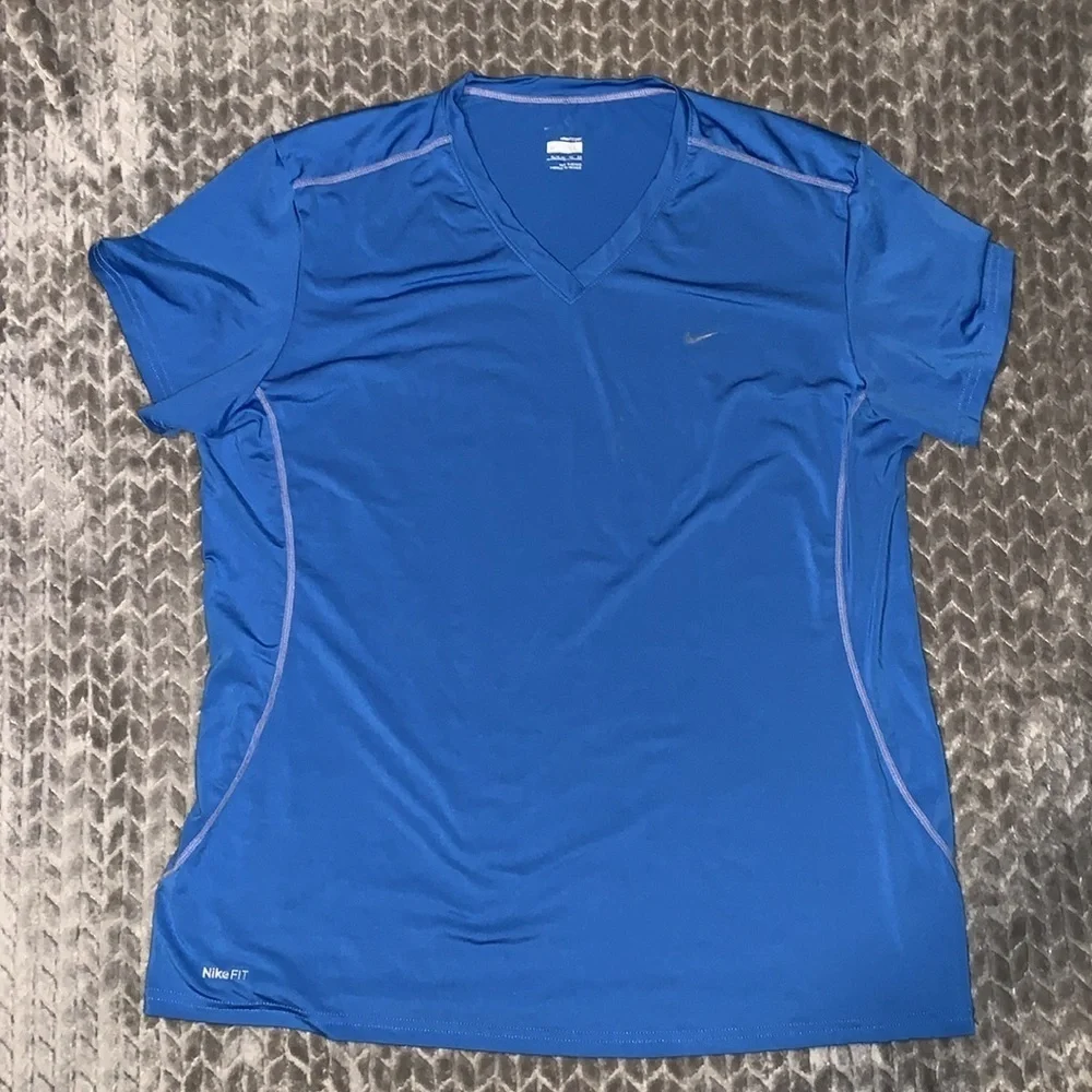 Nike Fit-Dry short sleeve shirt.  VOGO Athletics capri style with side‎ pockets